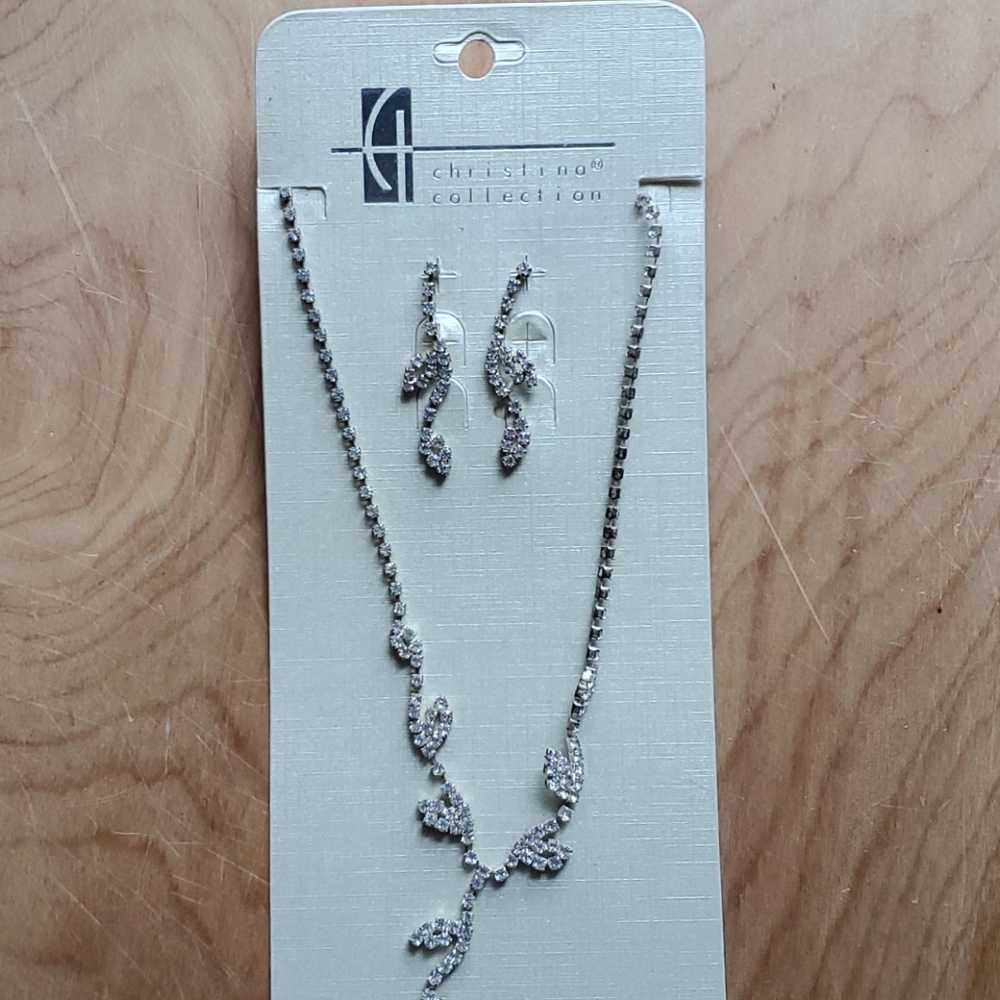 Necklace and earrings set